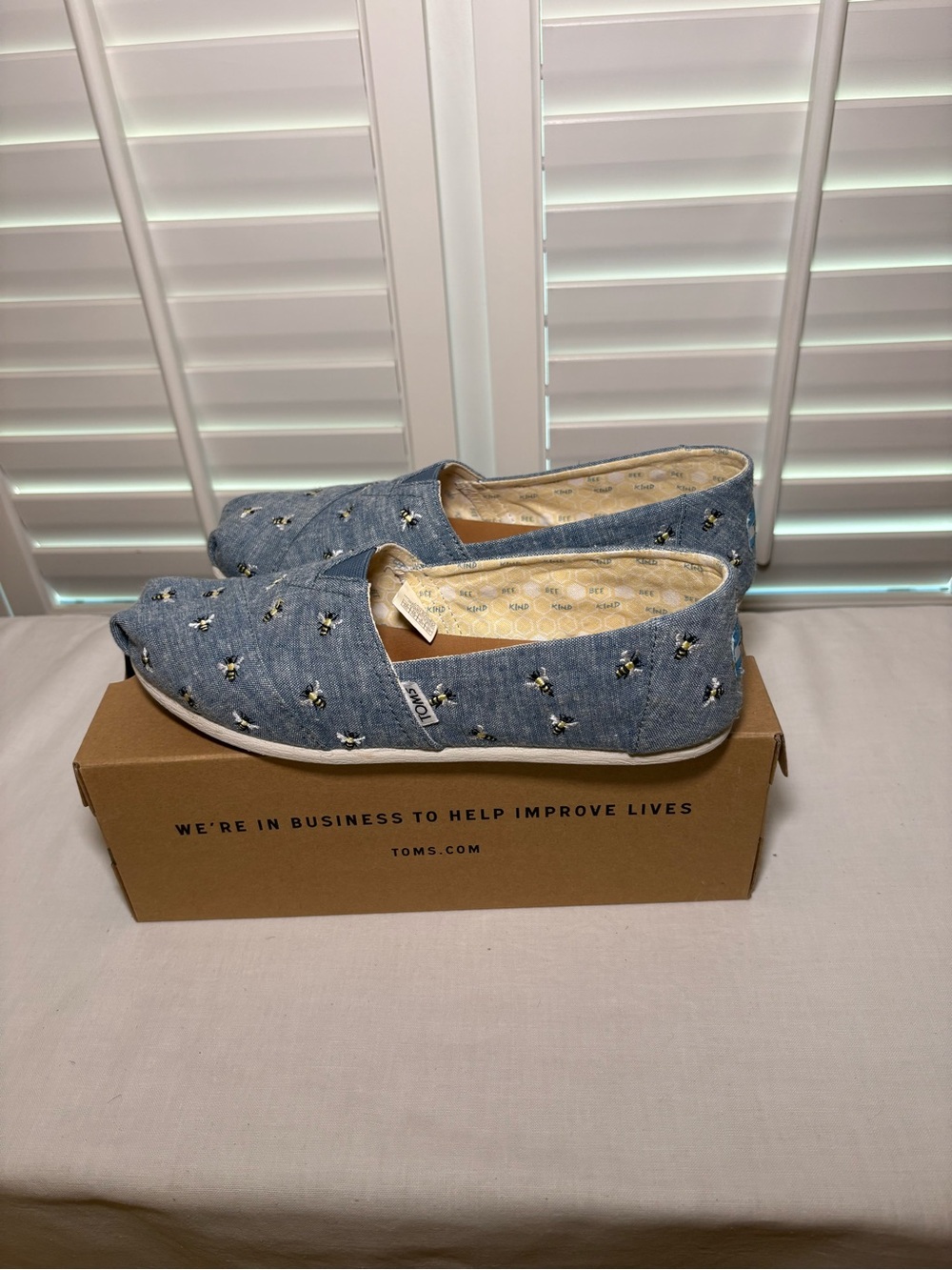 TOMS Blue Denim Bee Embroidered Alpargata Shoes